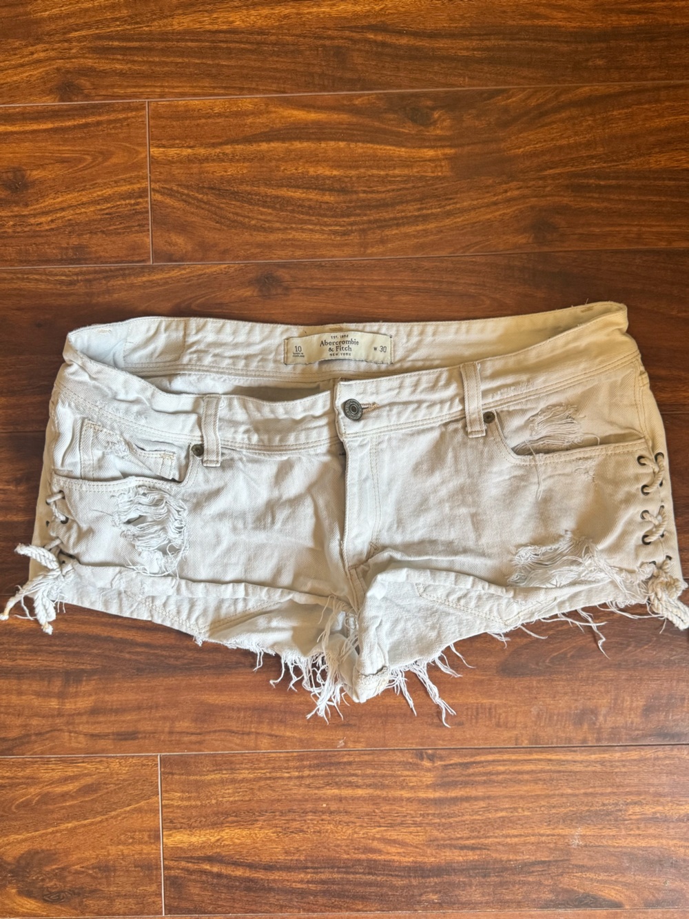 Y2K low rise mini Abercrombie & Fitch Light white Distressed Denim Shorts
